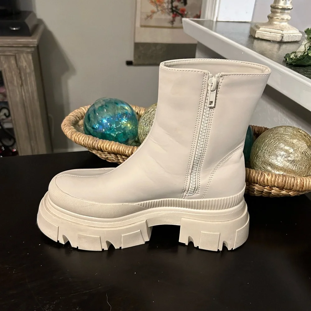 Bershka Platform Chunky Sock Boots Cream / Beige Size 6 - Picture 5 of 10